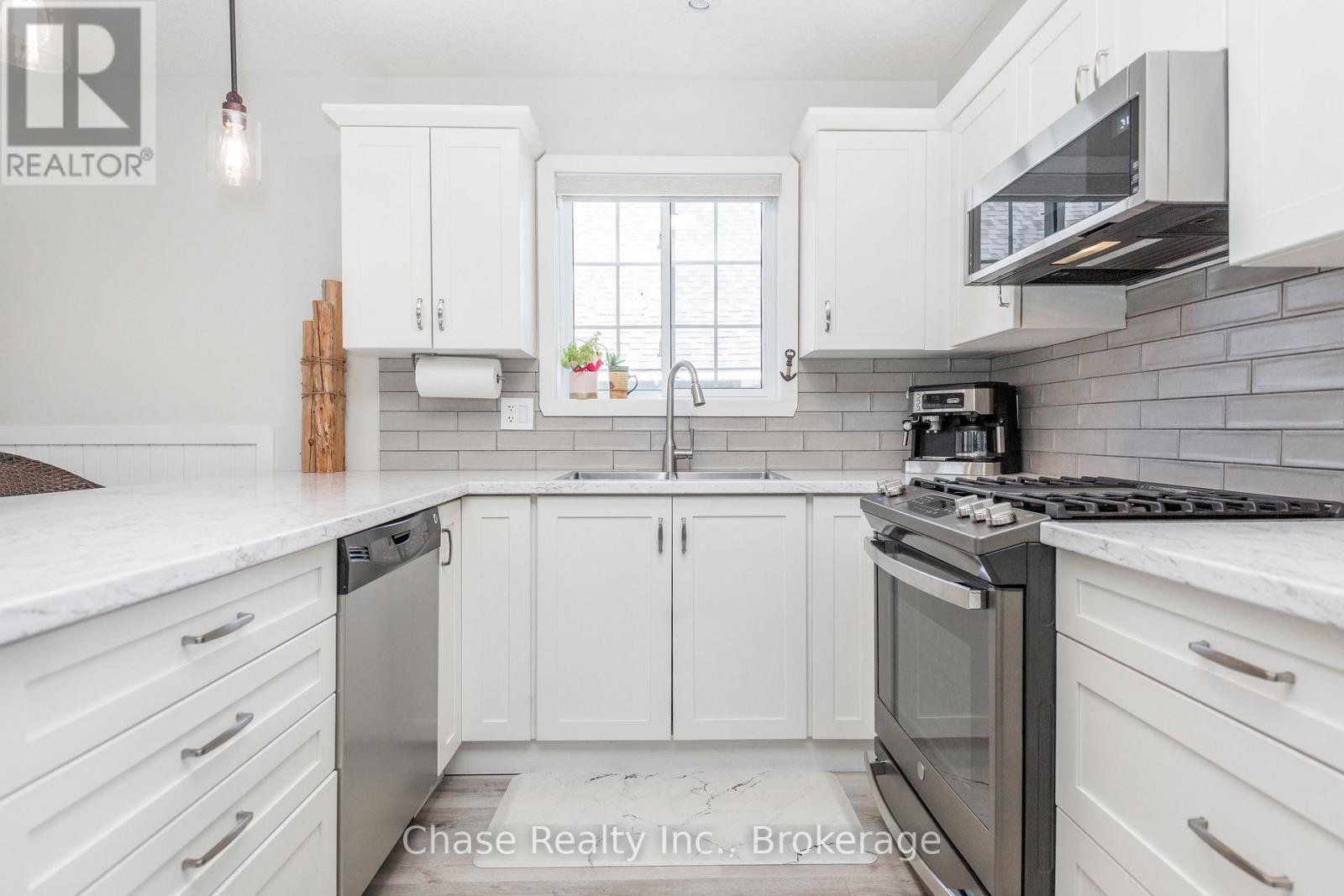 42 MADAWASKA TRAIL, Wasaga Beach, Ontario, L9Z1X7 — Photo 8