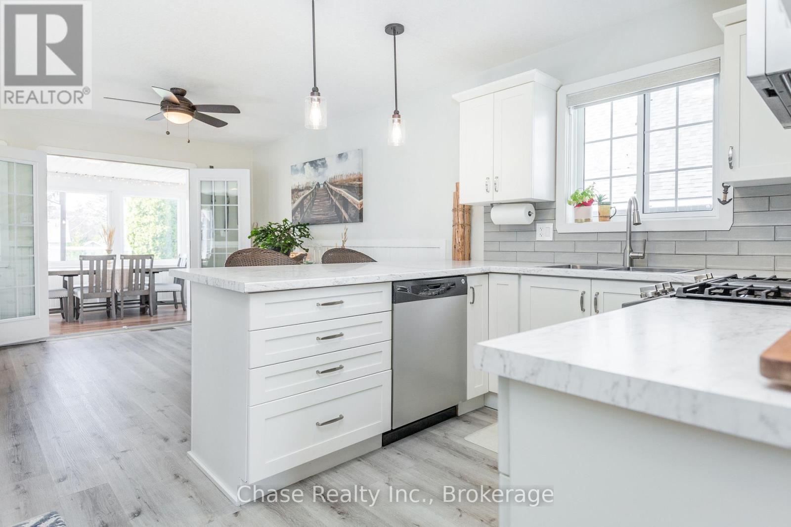 42 MADAWASKA TRAIL, Wasaga Beach, Ontario, L9Z1X7 — Photo 9