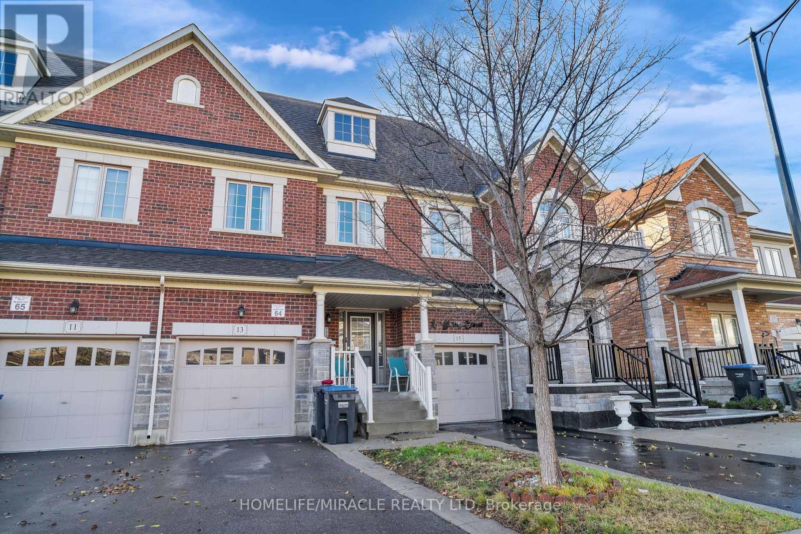 13 YATELY STREET, Brampton (Northwest Brampton), Ontario, L7A0G4 — Photo 2