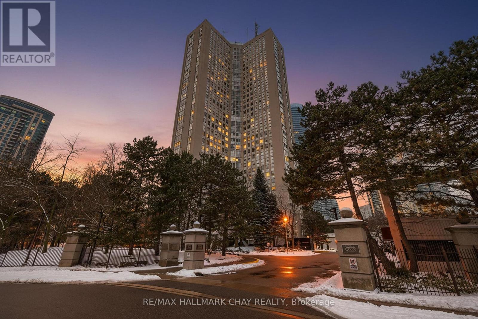 501 - 3650 KANEFF CRESCENT, Mississauga (Mississauga Valleys), Ontario, L5A4A1 — Photo 2