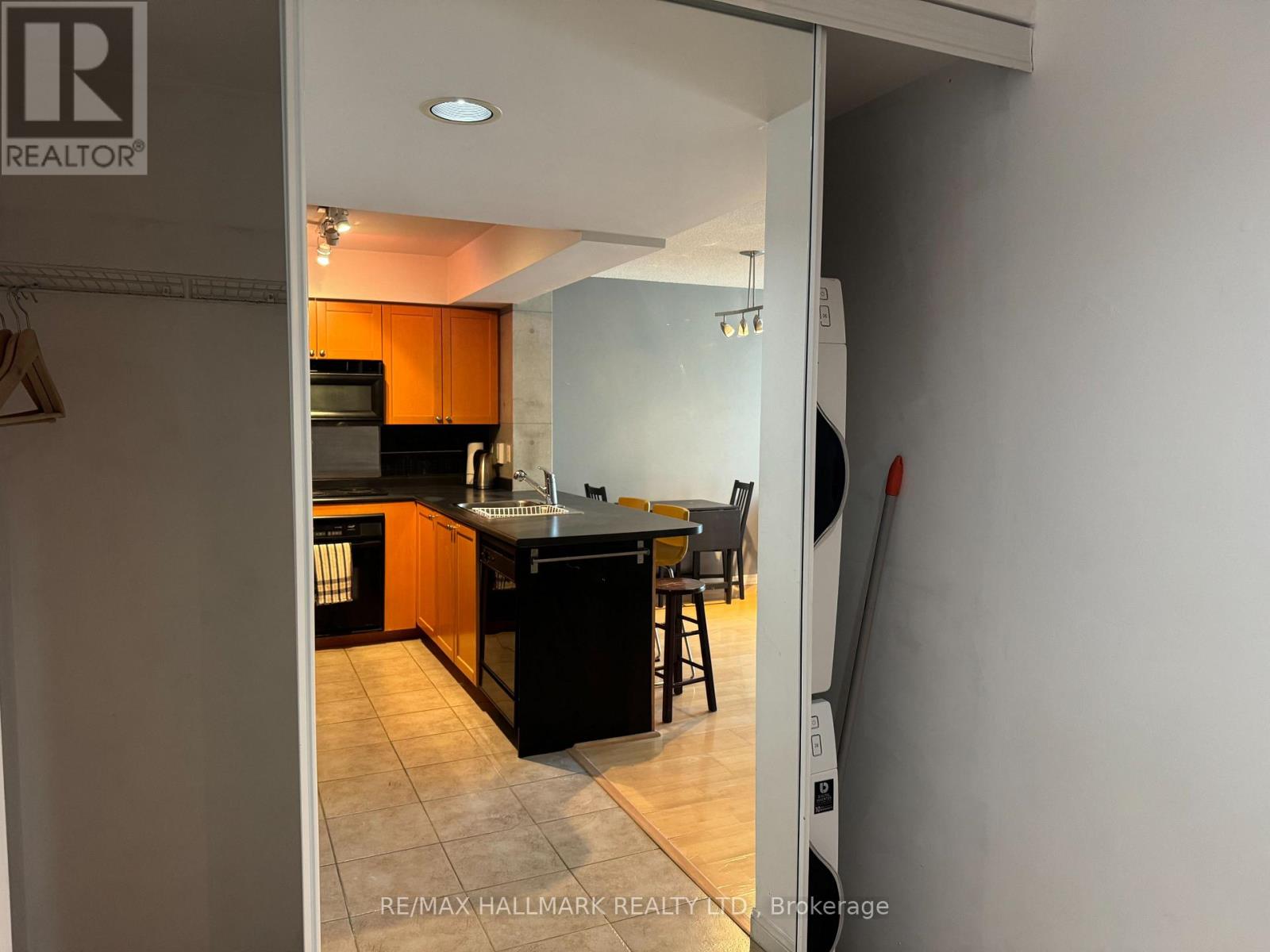 PH07 - 330 ADELAIDE STREET E, Toronto (Moss Park), Ontario, M5A4S9 — Photo 2