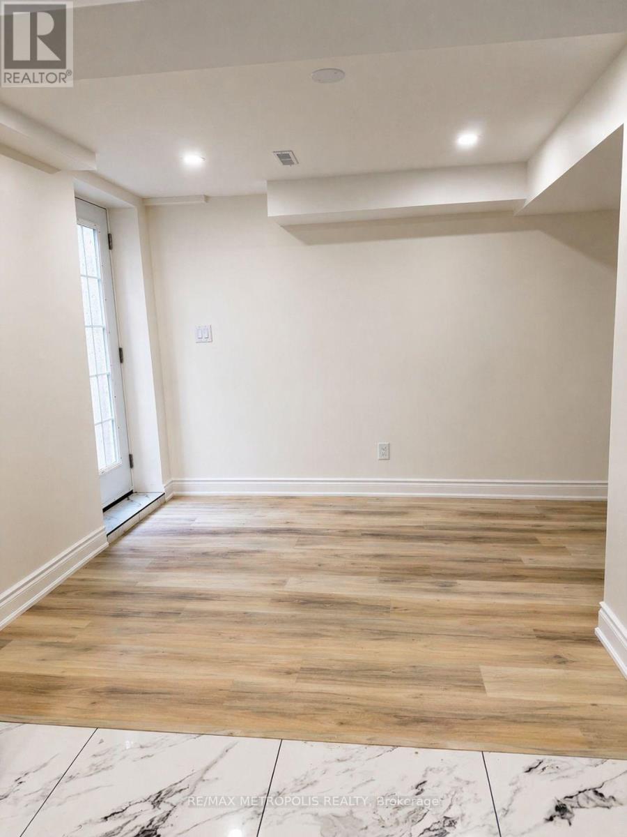 BSMT - 754 EYER DRIVE, Pickering (West Shore), Ontario, L1W3C2 — Photo 2