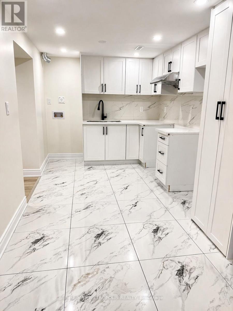 BSMT - 754 EYER DRIVE, Pickering (West Shore), Ontario, L1W3C2 — Photo 5