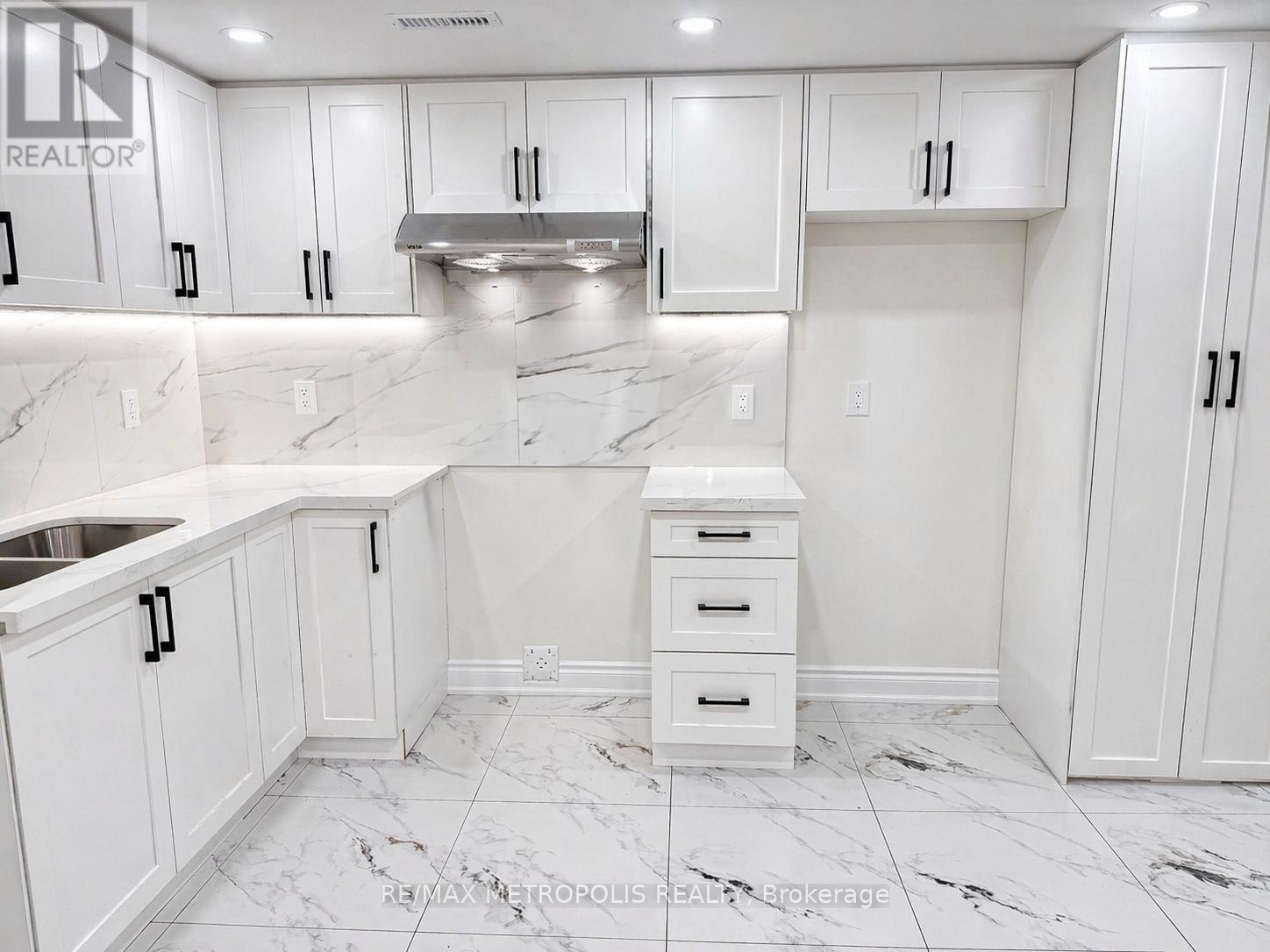 BSMT - 754 EYER DRIVE, Pickering (West Shore), Ontario, L1W3C2 — Photo 6