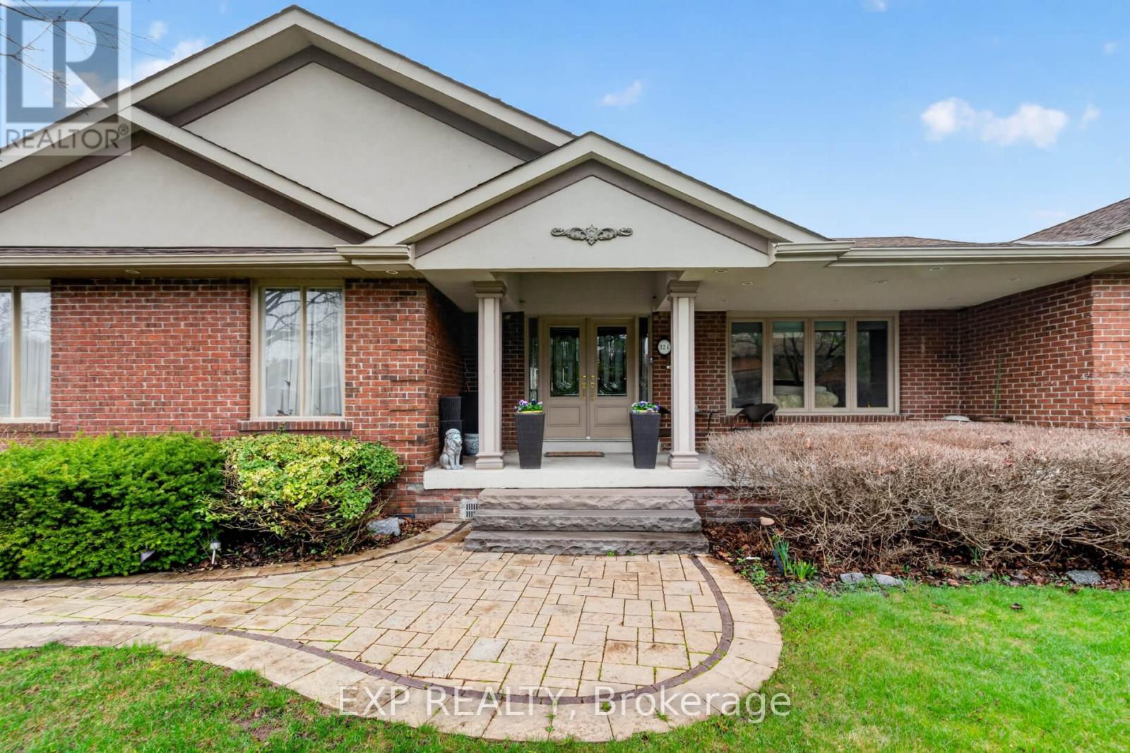 124 ELLIS AVENUE, King (Nobleton), Ontario, L0G1N0 — Photo 2