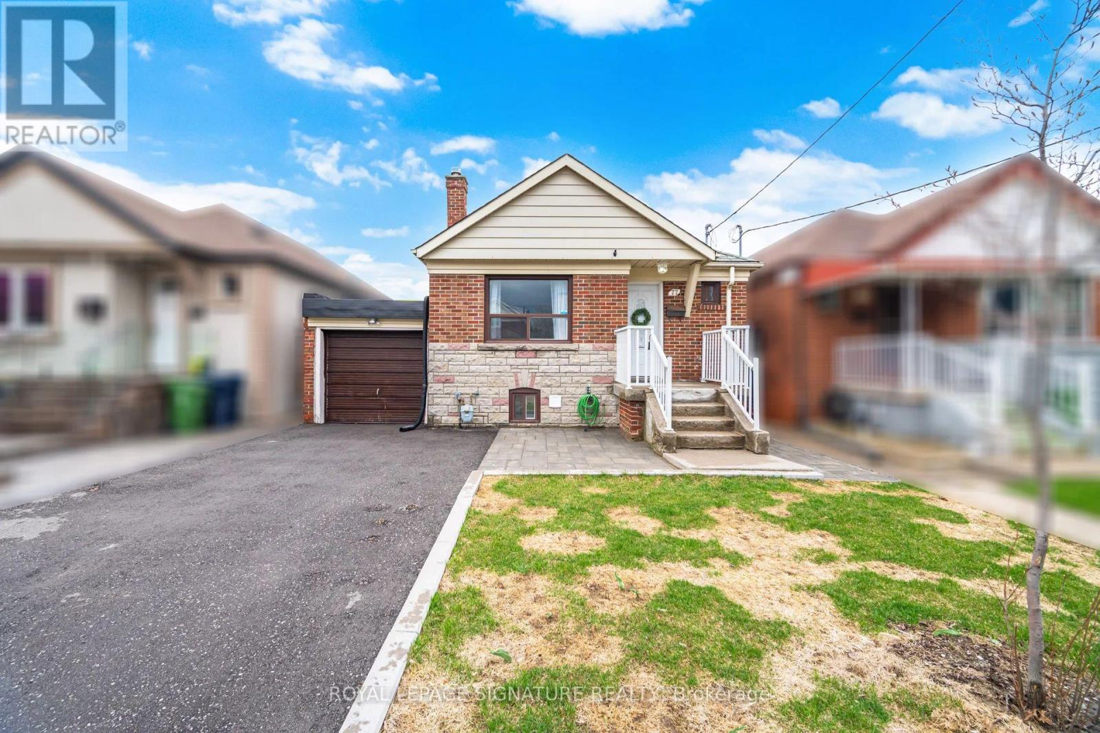 77 YPRES ROAD, Toronto (Keelesdale-Eglinton West), Ontario, M6M1P2 — Photo 2