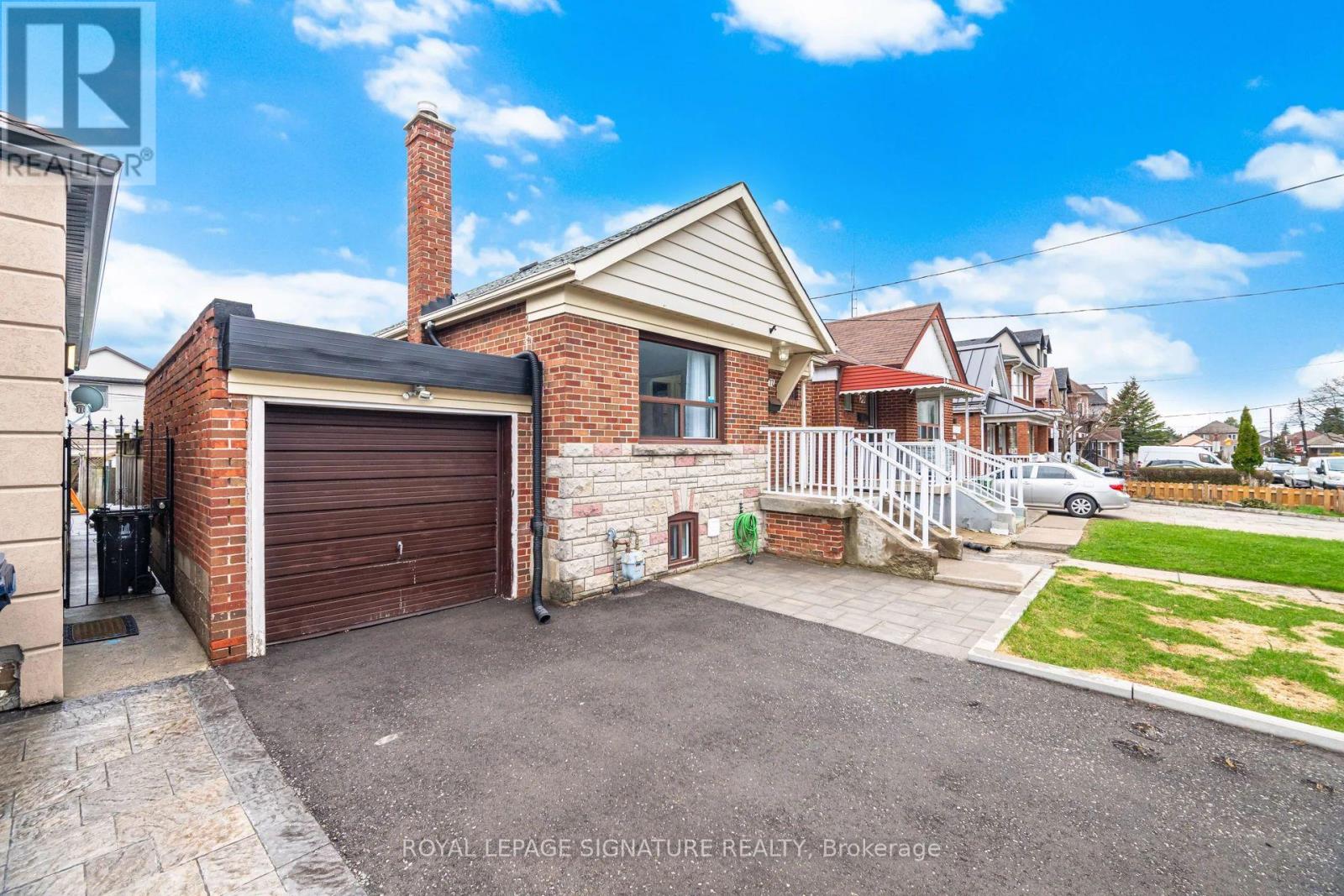 77 YPRES ROAD, Toronto (Keelesdale-Eglinton West), Ontario, M6M1P2 — Photo 3