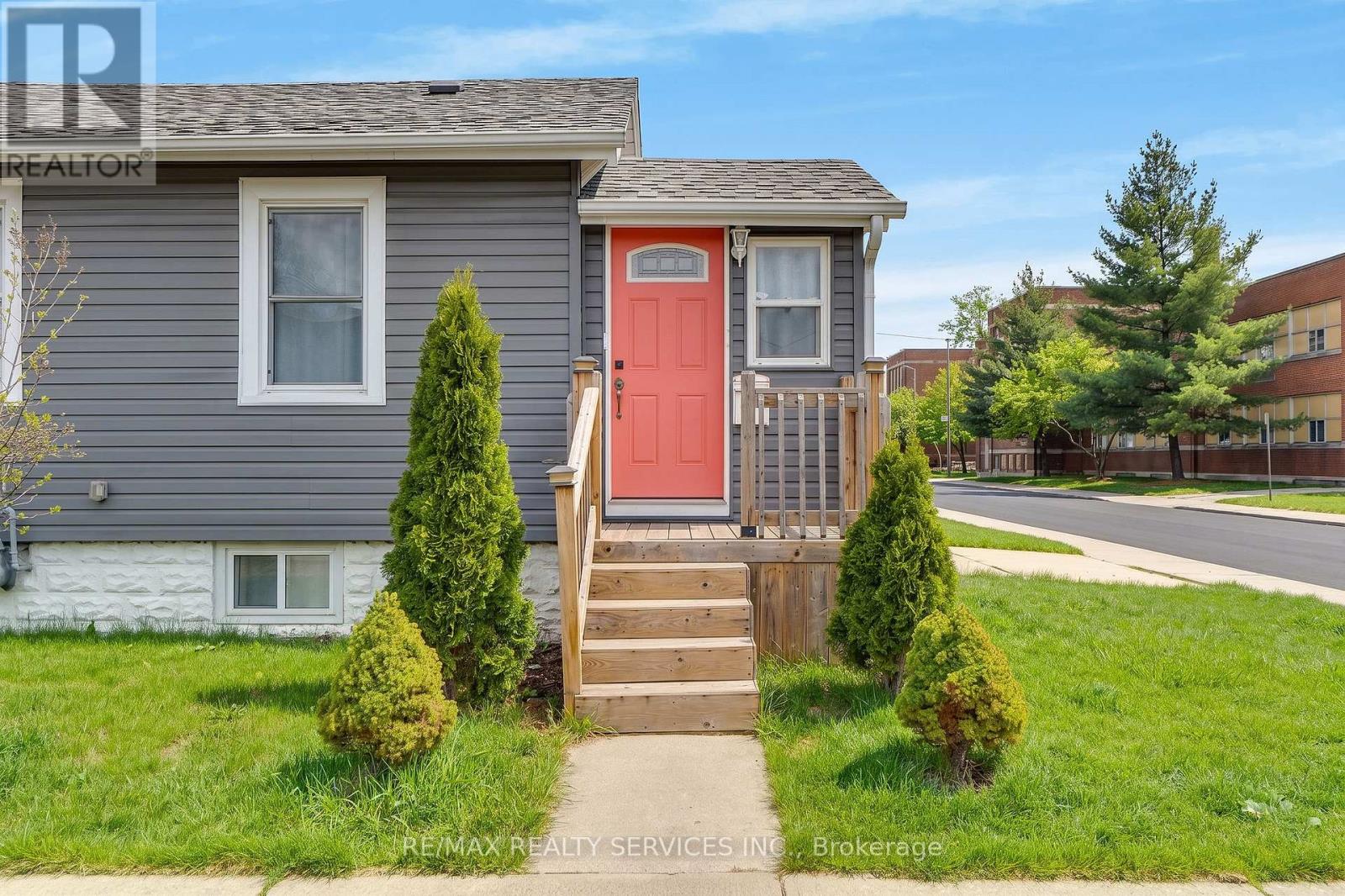 UPPER - 171 BRITANNIA AVENUE, Hamilton (Crown Point), Ontario, L8H1X6 — Photo 2