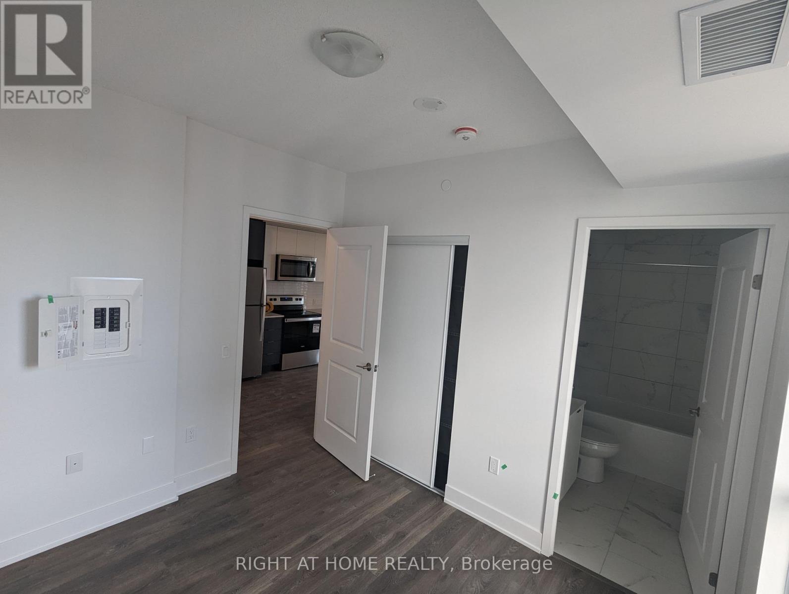 1607 - 202 BURNHAMTHORPE ROAD E, Mississauga (Mississauga Valleys), Ontario, L5A0B2 — Photo 15