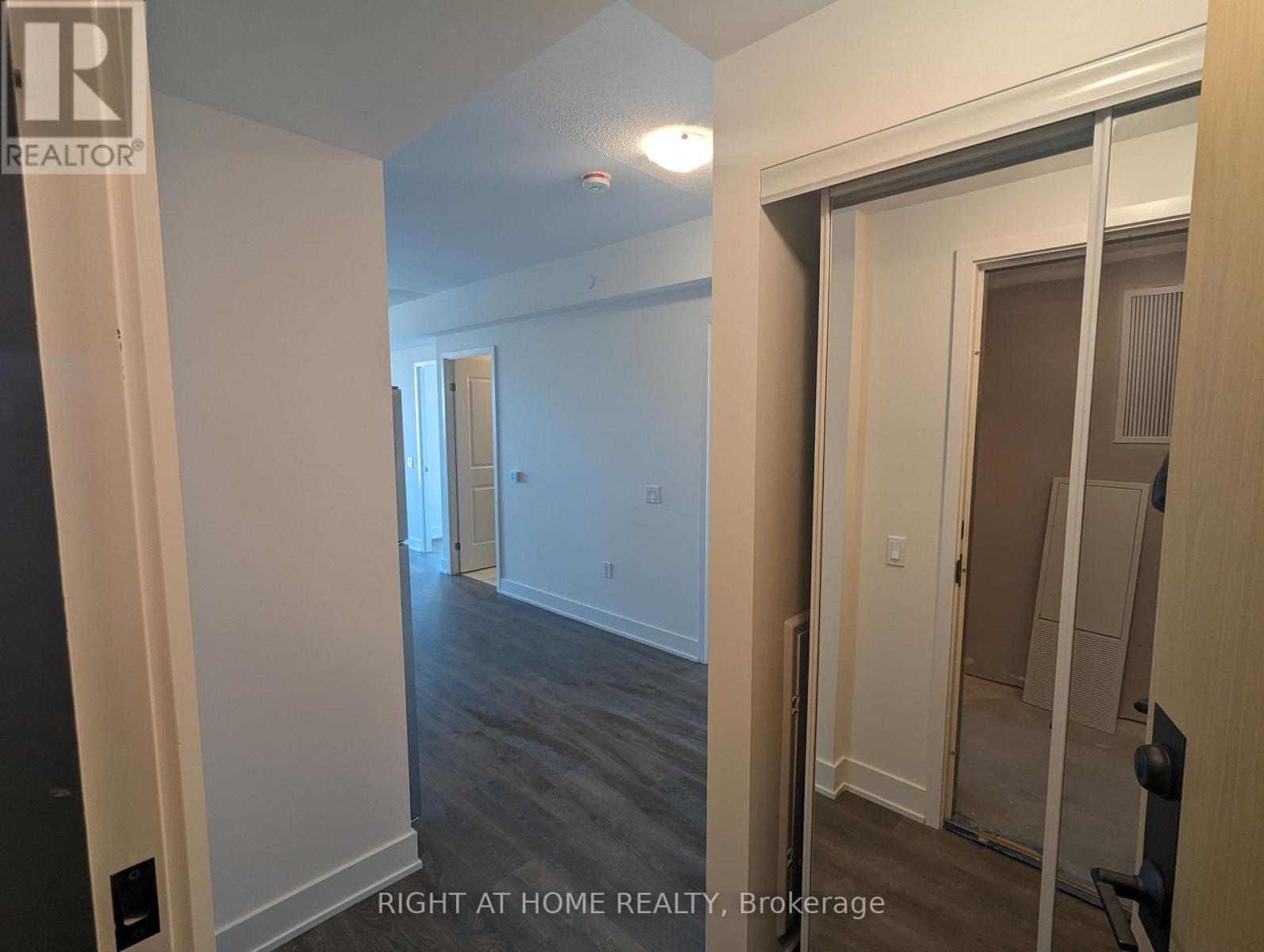 1607 - 202 BURNHAMTHORPE ROAD E, Mississauga (Mississauga Valleys), Ontario, L5A0B2 — Photo 4