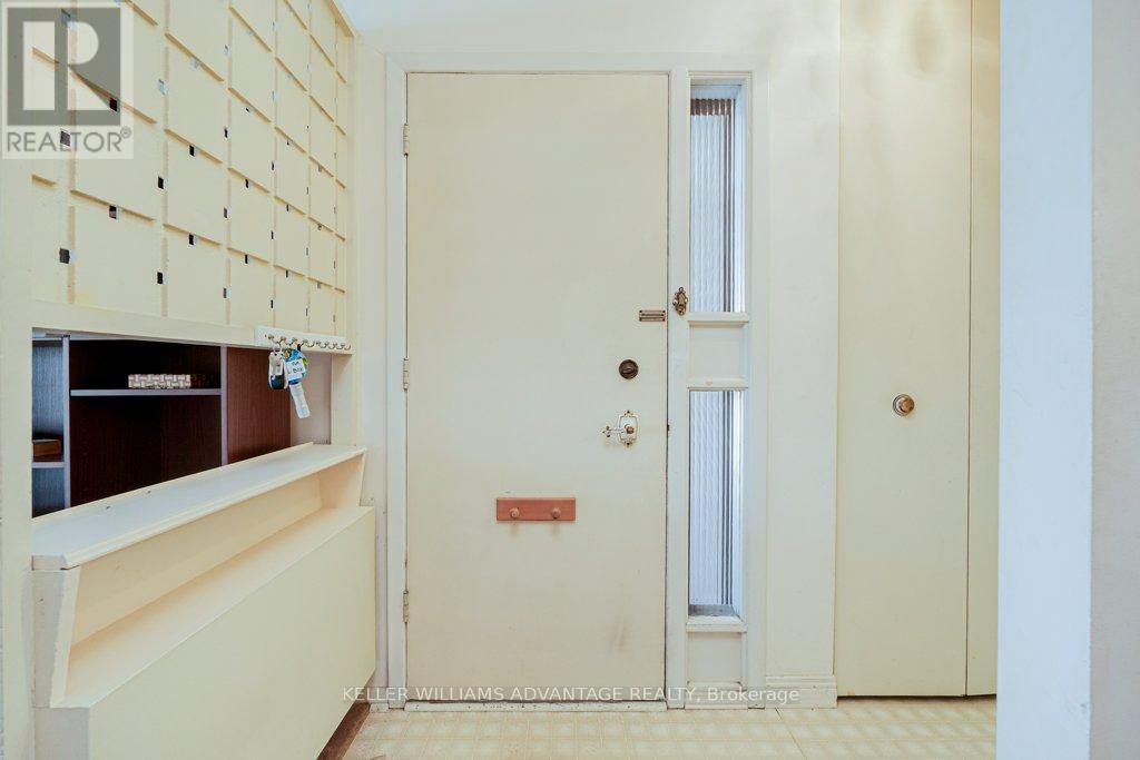 1188 WESTERDAM ROAD, Mississauga (Applewood), Ontario, L4Y2H4 — Photo 3