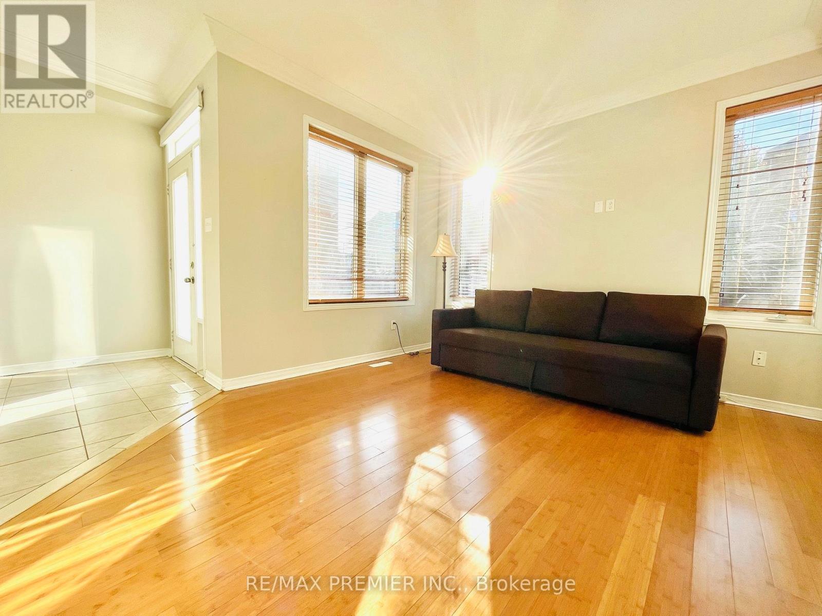 111 CATALPA CRESCENT, Vaughan (Patterson), Ontario, L6A0R5 — Photo 3