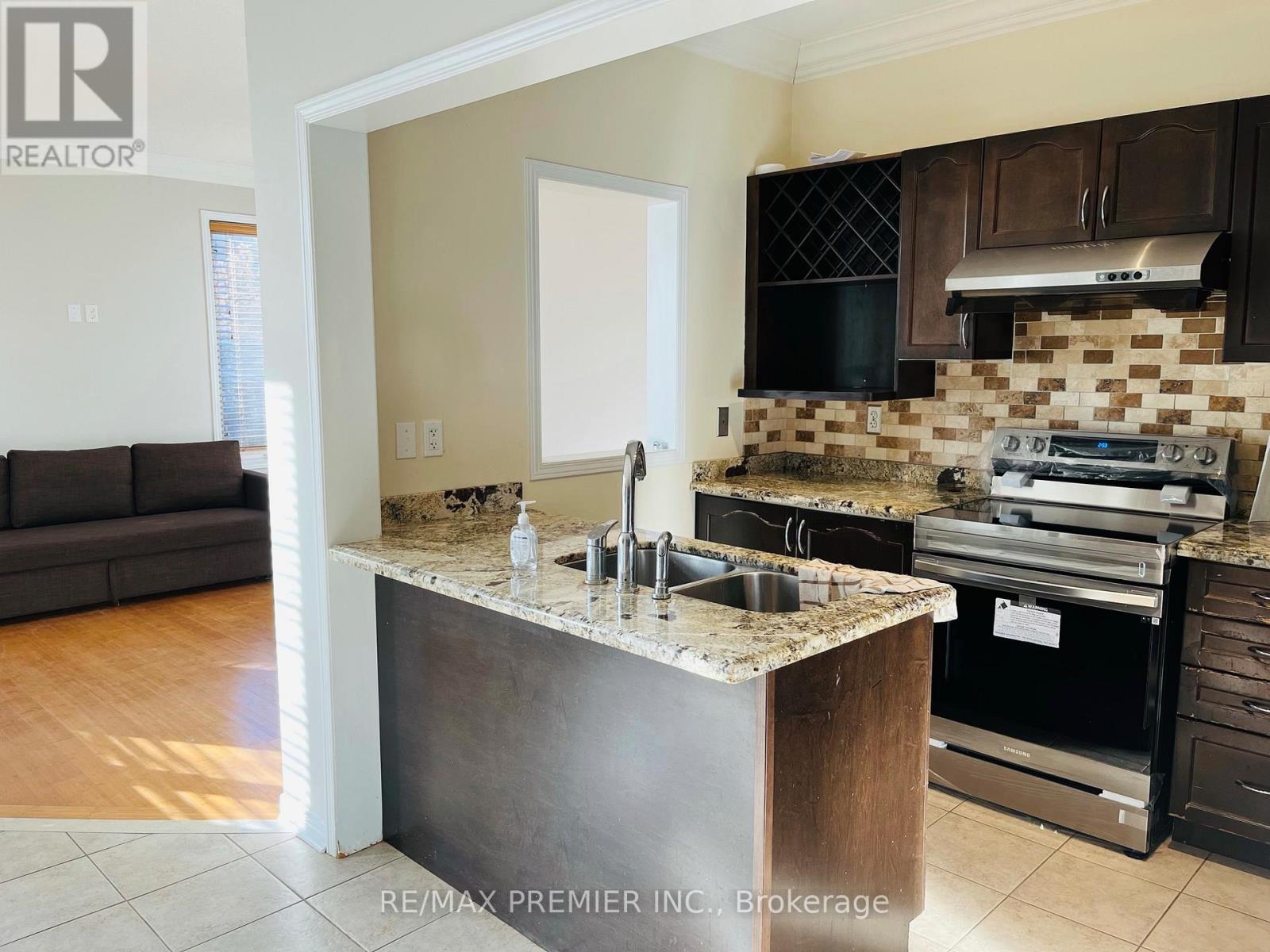 111 CATALPA CRESCENT, Vaughan (Patterson), Ontario, L6A0R5 — Photo 4