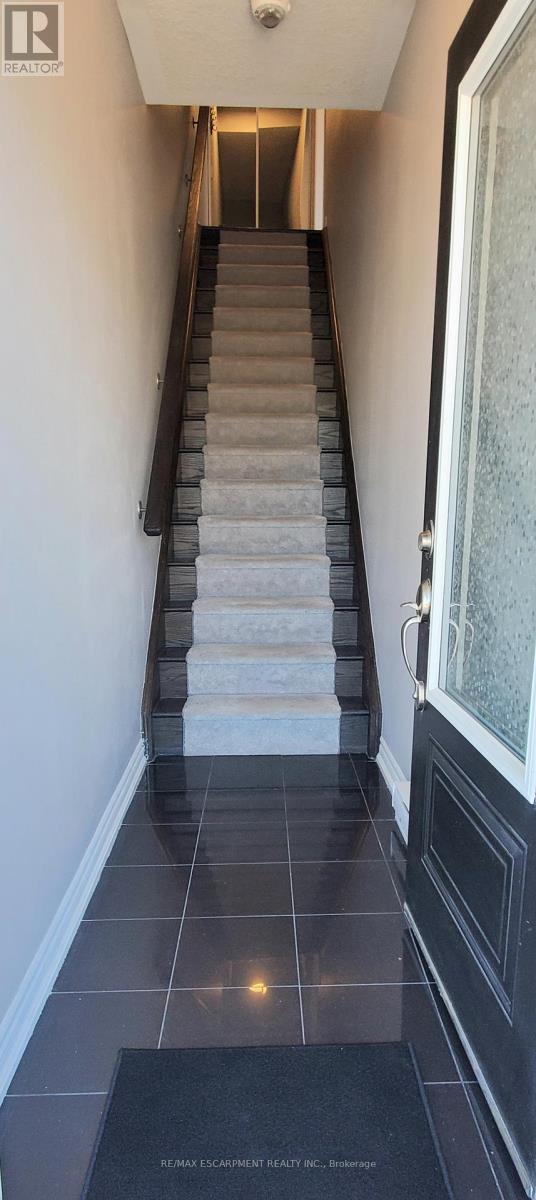 124 DAYLILY LANE, Kitchener, Ontario, N2R0L7 — Photo 2