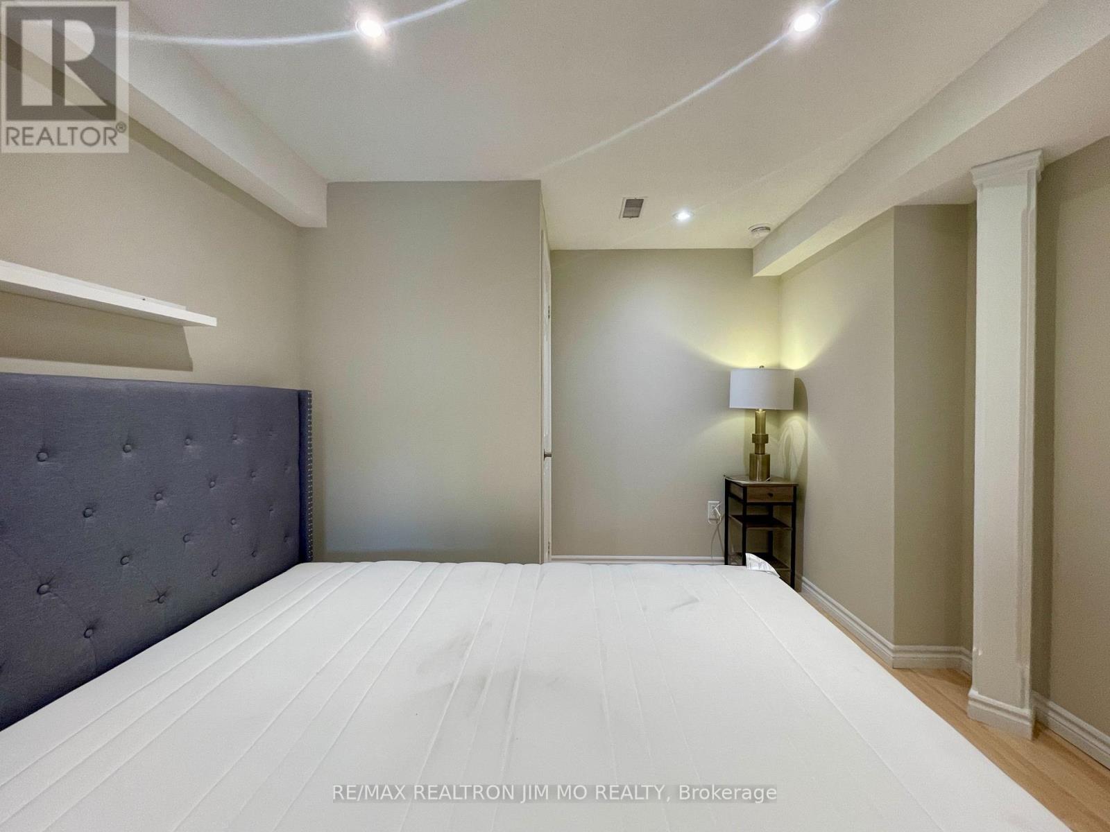 LOWER - 5555 LOCKENGATE COURT, Mississauga (Hurontario), Ontario, L5R3M8 — Photo 12