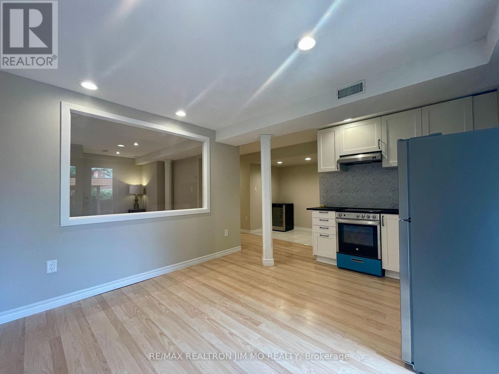 LOWER - 5555 LOCKENGATE COURT, Mississauga (Hurontario), Ontario, L5R3M8 — Photo 3