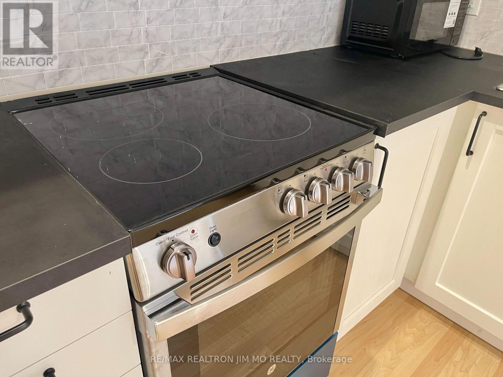 LOWER - 5555 LOCKENGATE COURT, Mississauga (Hurontario), Ontario, L5R3M8 — Photo 8