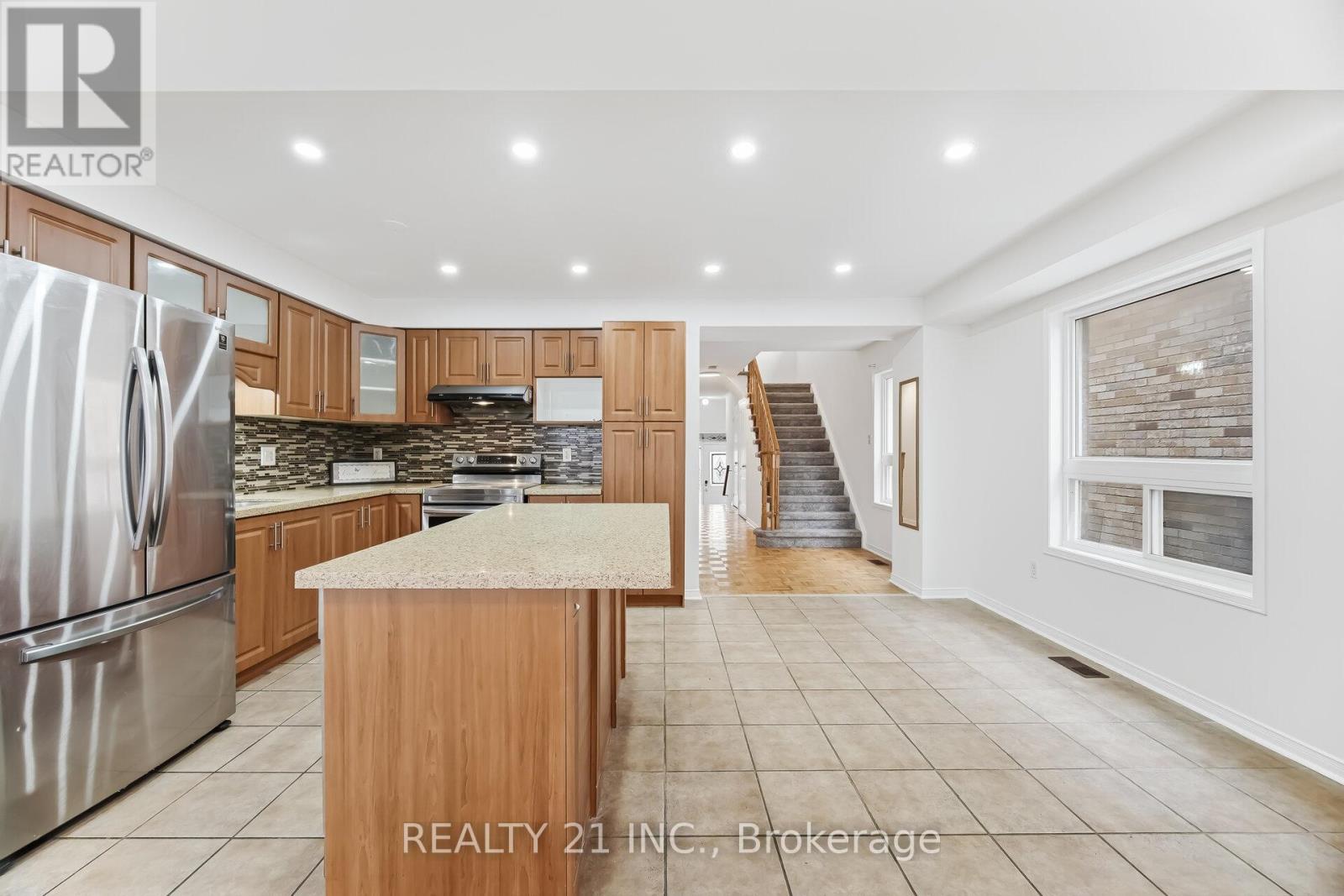 76 SWEET CLOVER CRESCENT, Brampton (Sandringham-Wellington), Ontario, L6R2Z9 — Photo 9