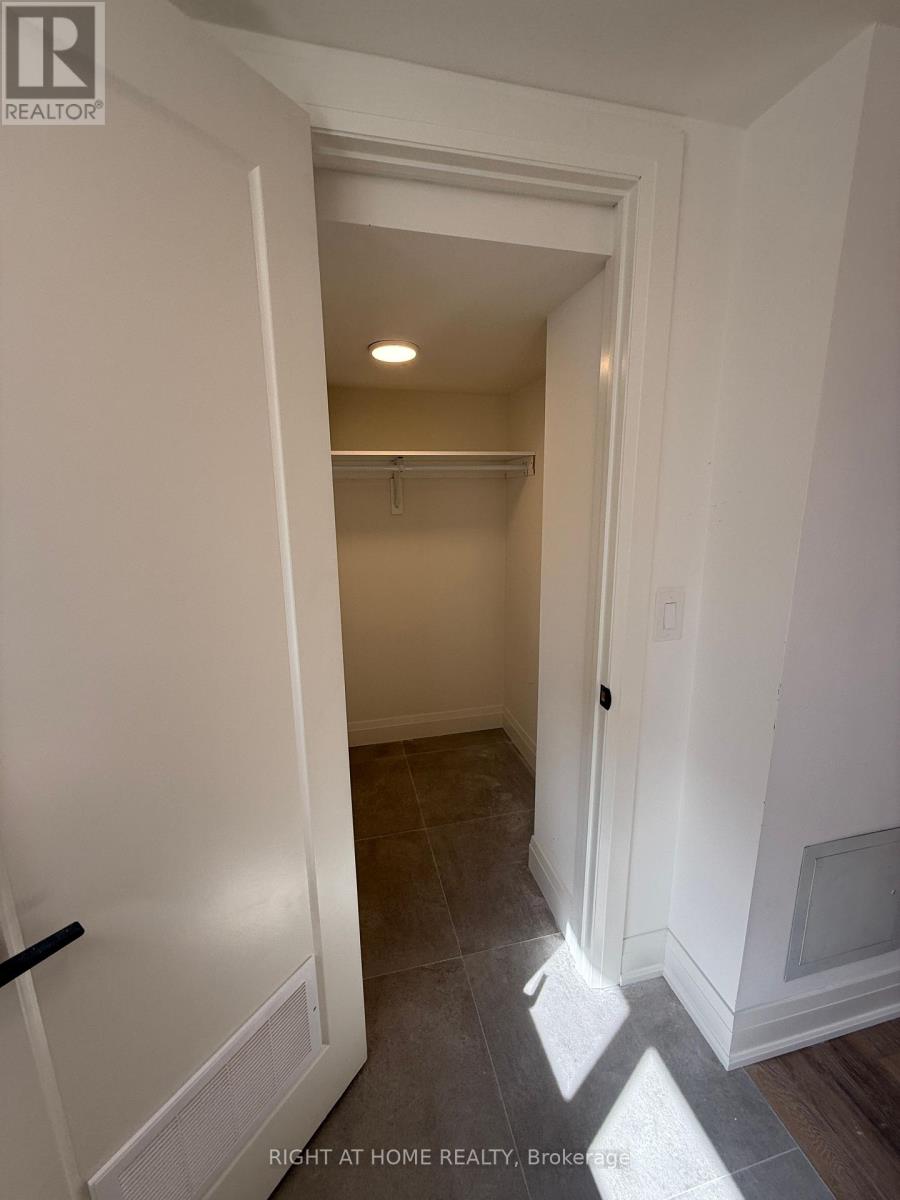 1B - 15 ARROWSMITH AVENUE, Toronto (Brookhaven-Amesbury), Ontario, M6M2W8 — Photo 4