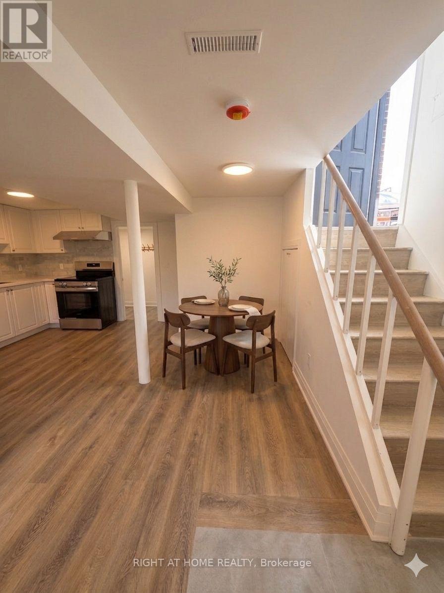 1B - 15 ARROWSMITH AVENUE, Toronto (Brookhaven-Amesbury), Ontario, M6M2W8 — Photo 5