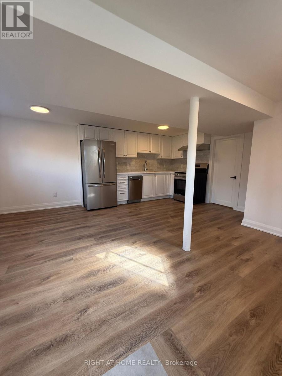 1B - 15 ARROWSMITH AVENUE, Toronto (Brookhaven-Amesbury), Ontario, M6M2W8 — Photo 6