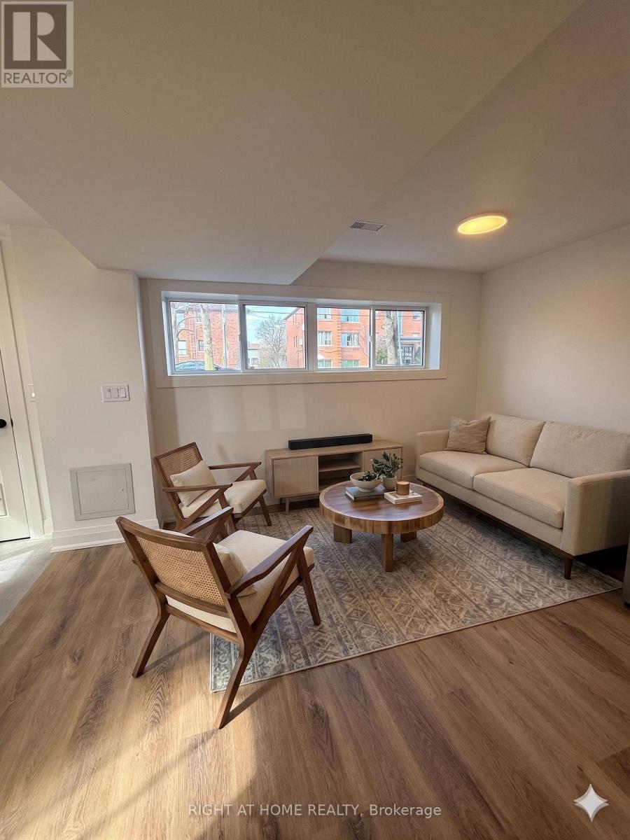 1B - 15 ARROWSMITH AVENUE, Toronto (Brookhaven-Amesbury), Ontario, M6M2W8 — Photo 7