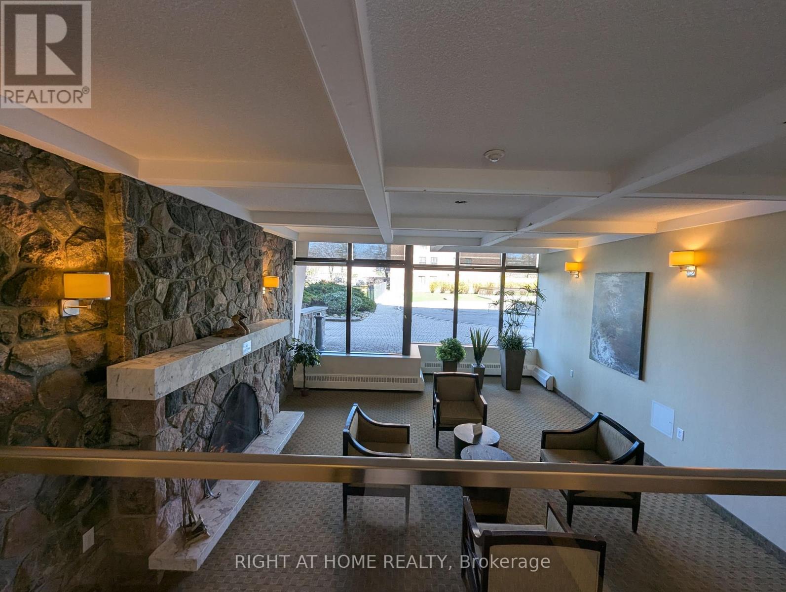 708 - 1615 BLOOR STREET N, Mississauga (Applewood), Ontario, L4X1S2 — Photo 2