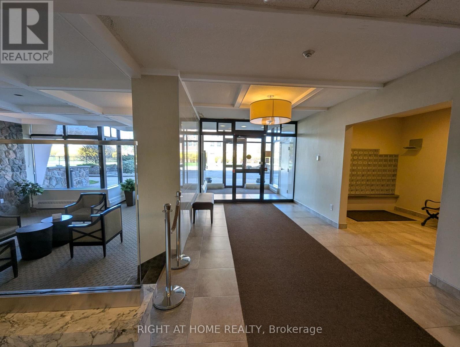 708 - 1615 BLOOR STREET N, Mississauga (Applewood), Ontario, L4X1S2 — Photo 3