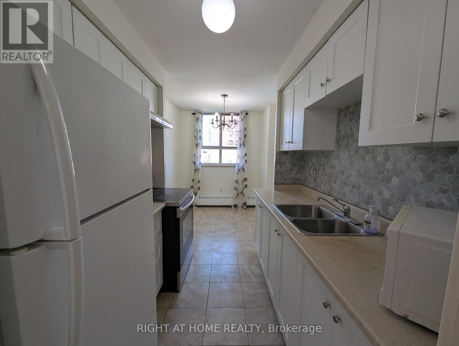 708 - 1615 BLOOR STREET N, Mississauga (Applewood), Ontario, L4X1S2 — Photo 7