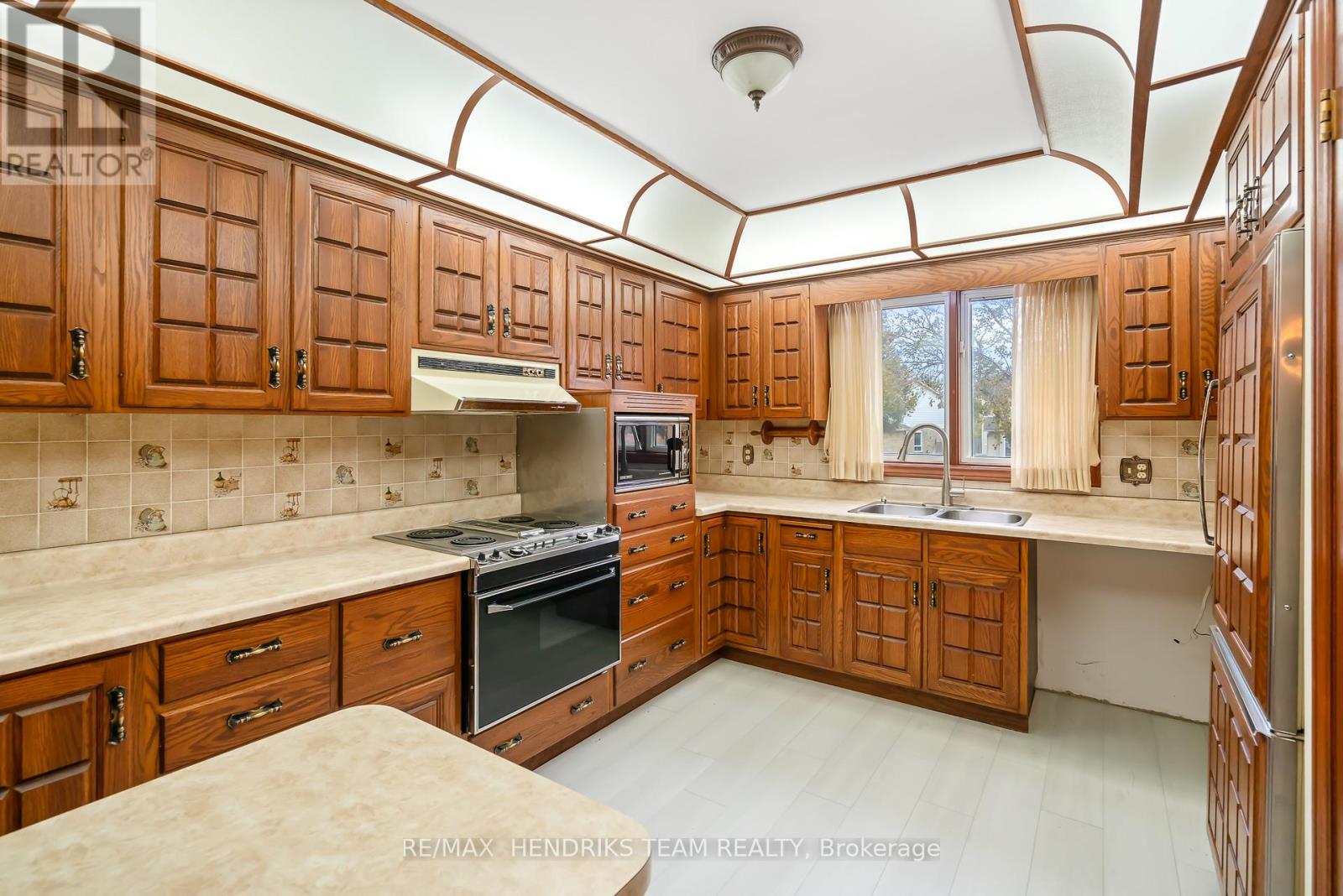 85 WESTGATE PARK DRIVE, St. Catharines (Lakeshore), Ontario, L2N5X1 — Photo 8