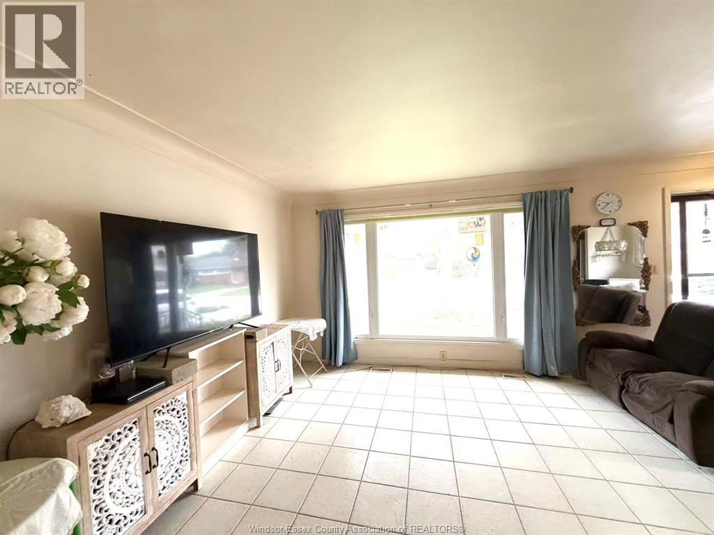 3863 Longfellow AVENUE, Windsor, Ontario, N9G2B4 — Photo 2