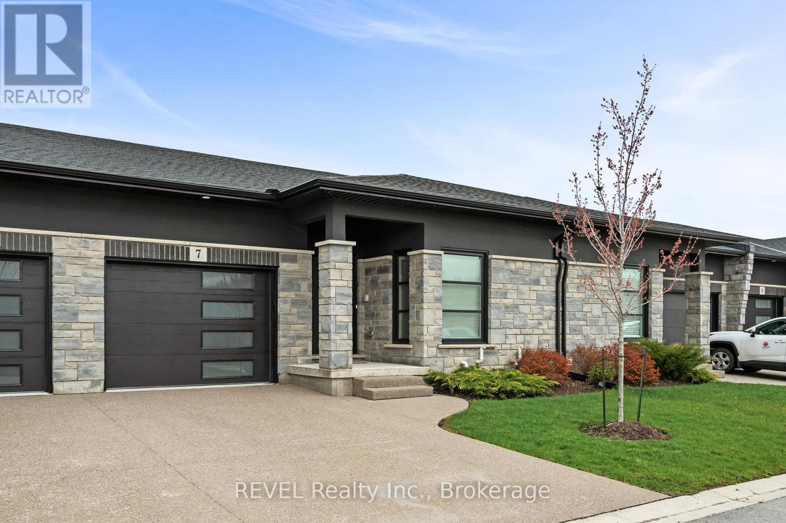 7 - 7138 PARSA STREET E, Niagara Falls (Brown), Ontario, L2H3W1 — Photo 2