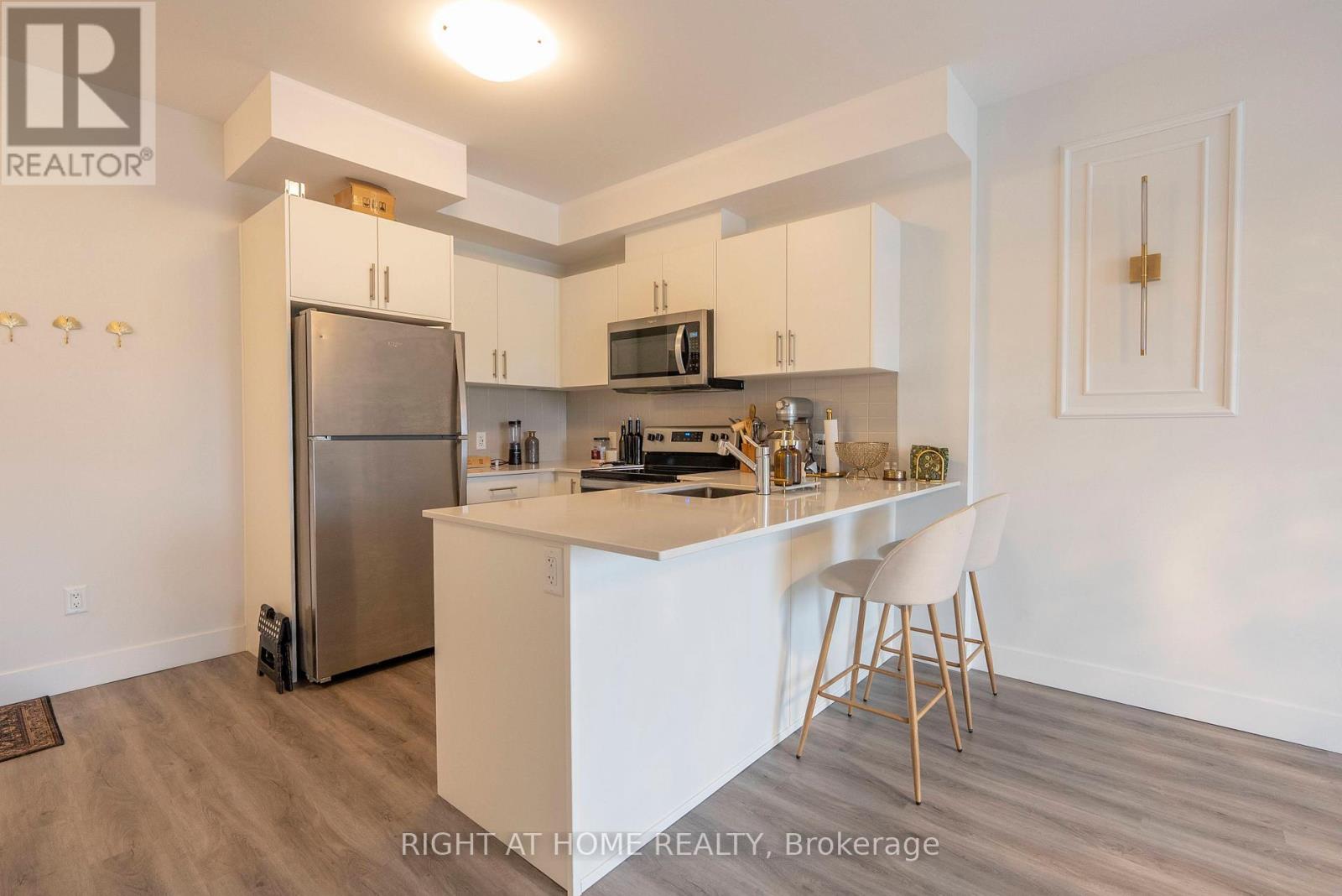 302 - 1000 LACKNER PLACE PLACE E, Kitchener, Ontario, N2A0L9 — Photo 4