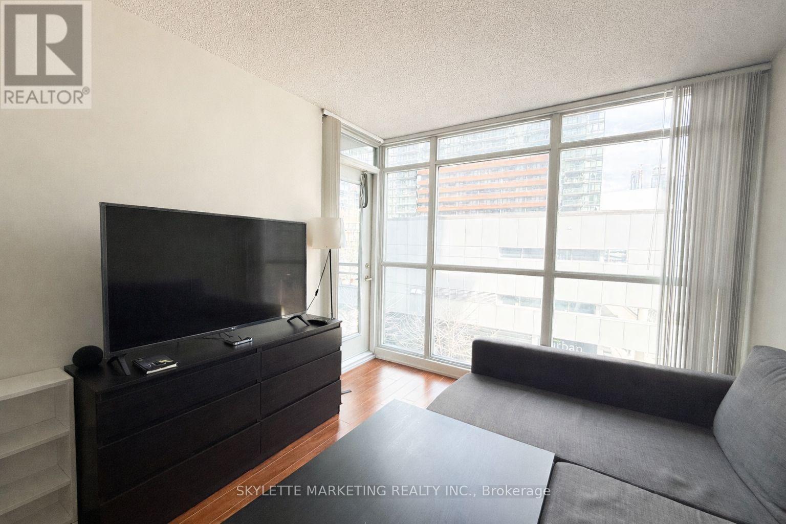 505 - 8 TELEGRAM MEWS, Toronto (Waterfront Communities), Ontario, M5V3Z5 — Photo 2