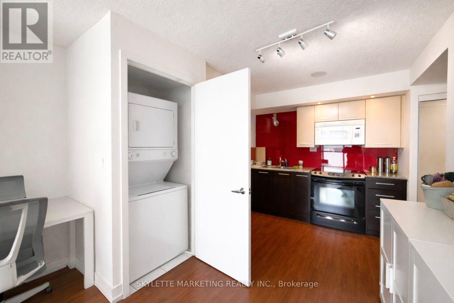 505 - 8 TELEGRAM MEWS, Toronto (Waterfront Communities), Ontario, M5V3Z5 — Photo 4