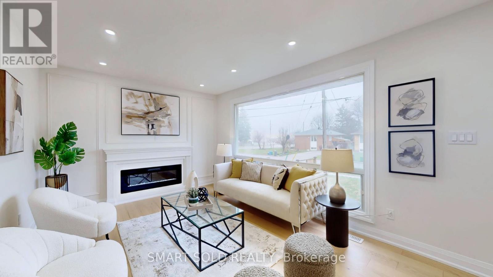 439 FERNLEIGH CIRCLE N, Richmond Hill (Crosby), Ontario, L4C1E5 — Photo 2