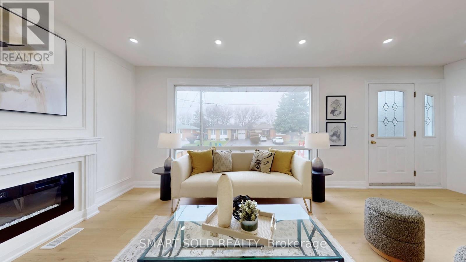 439 FERNLEIGH CIRCLE N, Richmond Hill (Crosby), Ontario, L4C1E5 — Photo 4