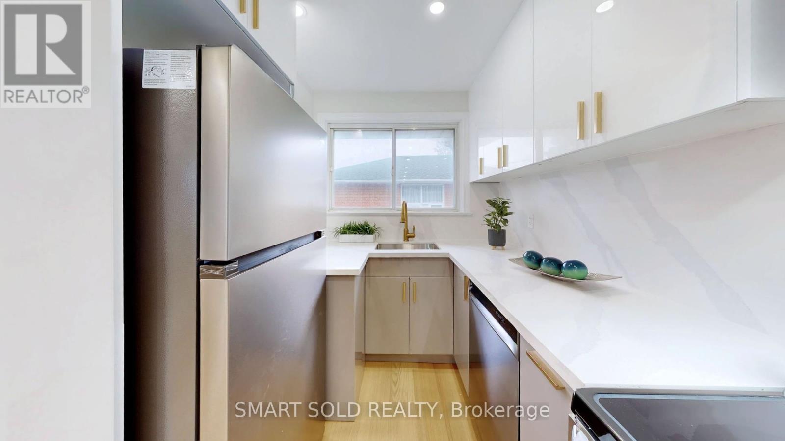 439 FERNLEIGH CIRCLE N, Richmond Hill (Crosby), Ontario, L4C1E5 — Photo 7