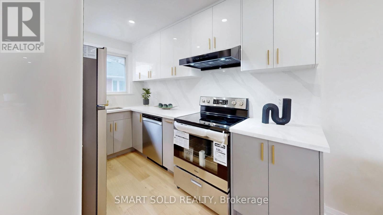 439 FERNLEIGH CIRCLE N, Richmond Hill (Crosby), Ontario, L4C1E5 — Photo 8