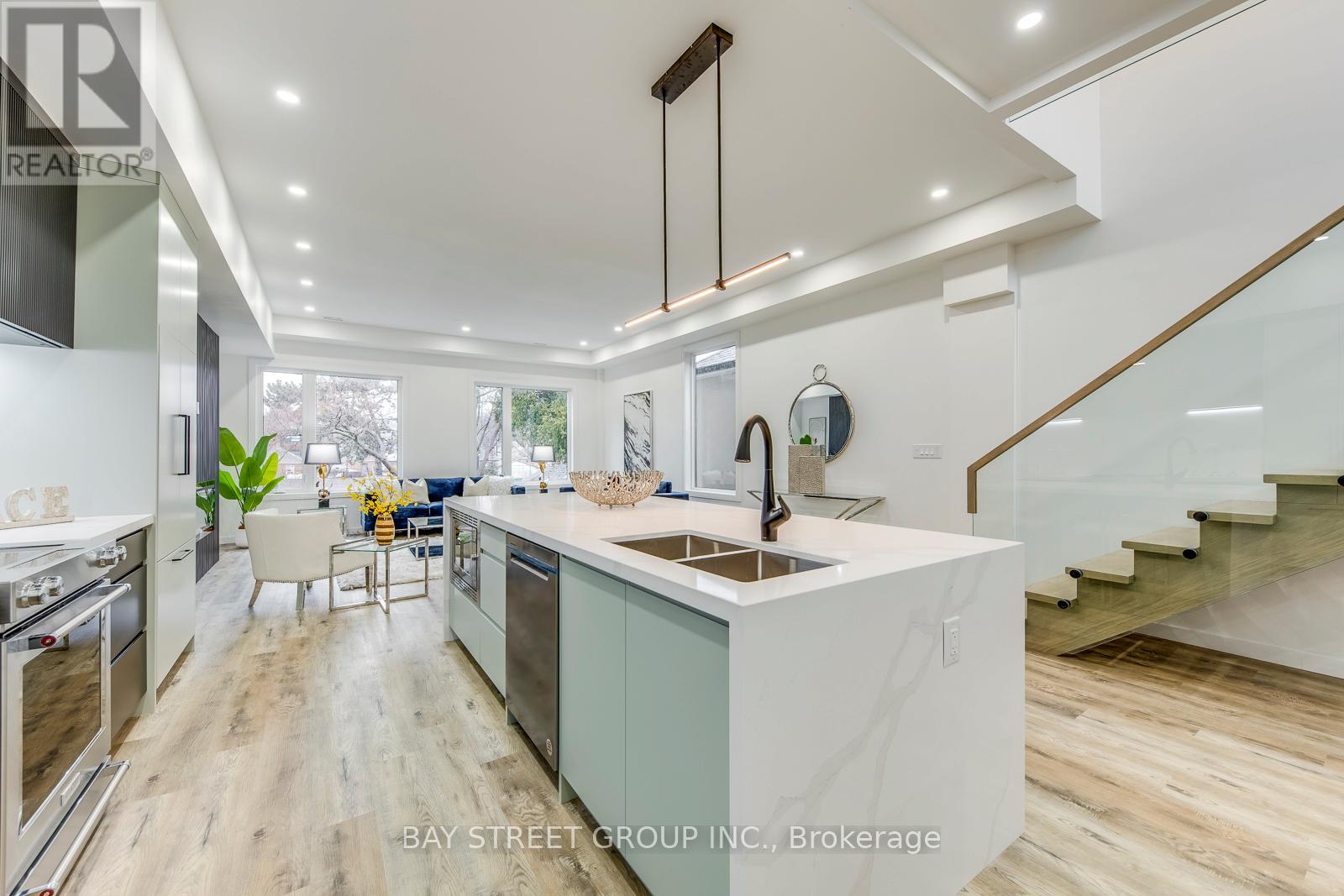 20 ROCHDALE AVENUE, Toronto (Caledonia-Fairbank), Ontario, M6E1X2 — Photo 10