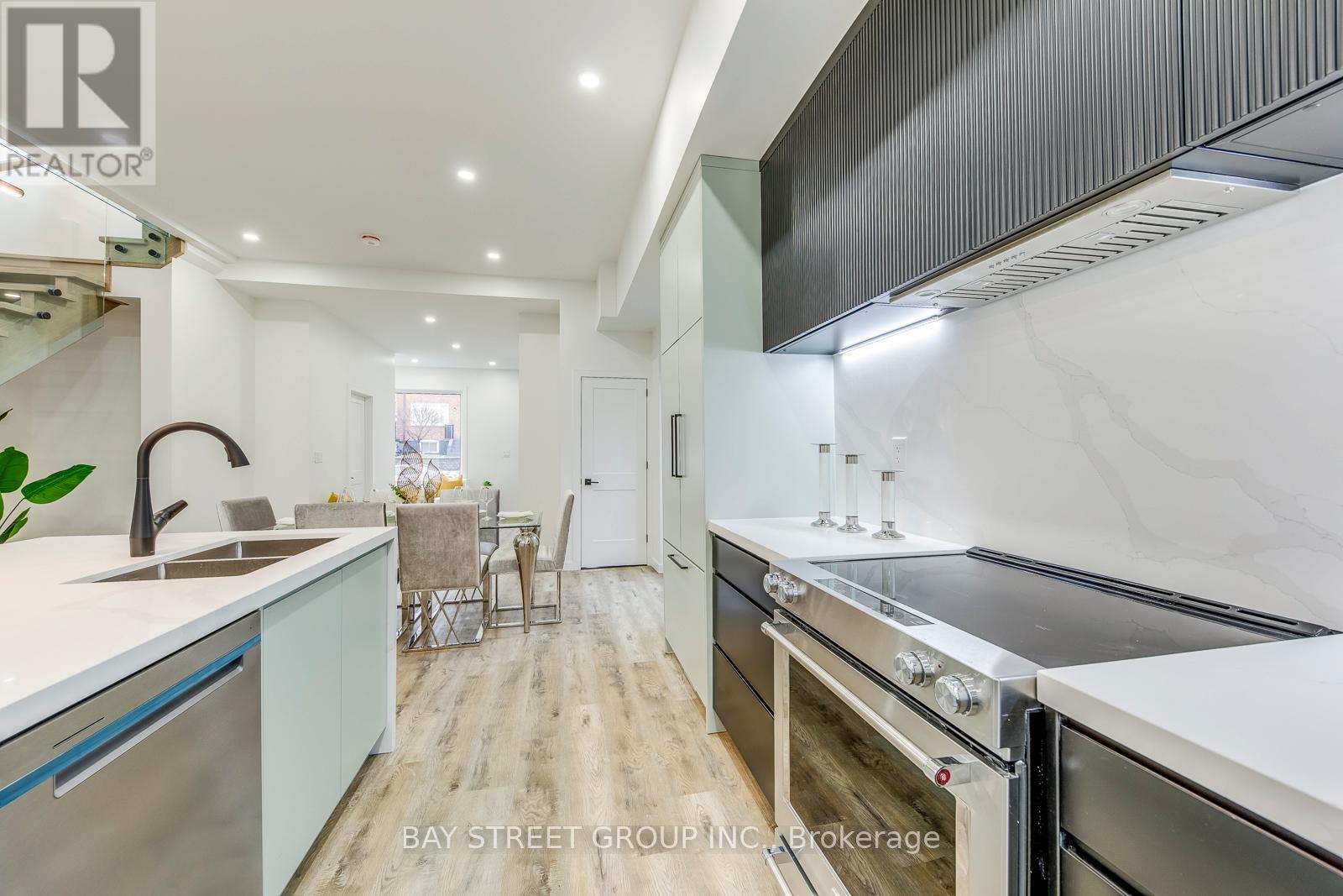 20 ROCHDALE AVENUE, Toronto (Caledonia-Fairbank), Ontario, M6E1X2 — Photo 12