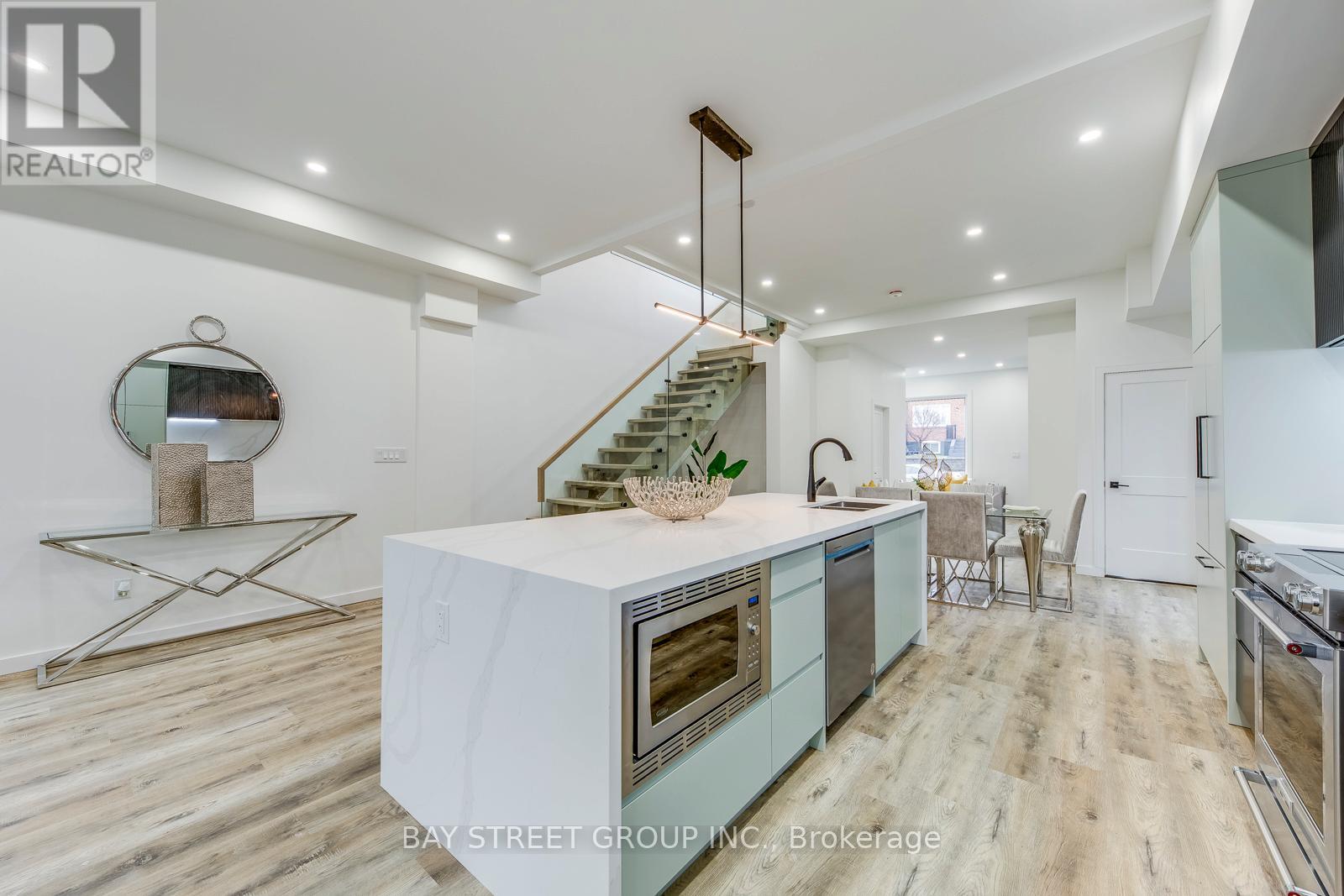 20 ROCHDALE AVENUE, Toronto (Caledonia-Fairbank), Ontario, M6E1X2 — Photo 13