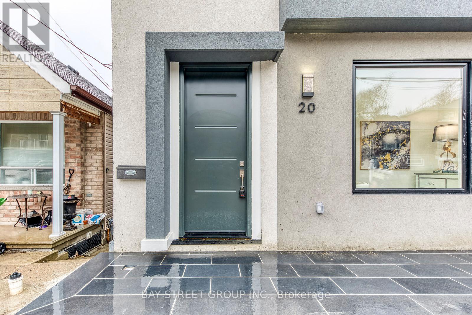 20 ROCHDALE AVENUE, Toronto (Caledonia-Fairbank), Ontario, M6E1X2 — Photo 3