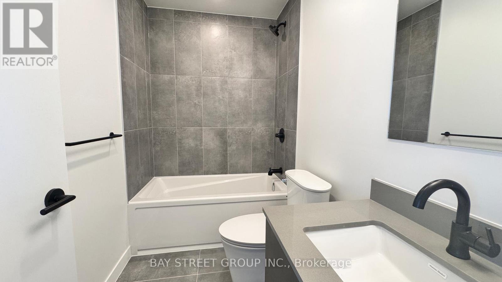 D711 - 4878 POWERS COMMON, Burlington (Alton), Ontario, L7M2B4 — Photo 16