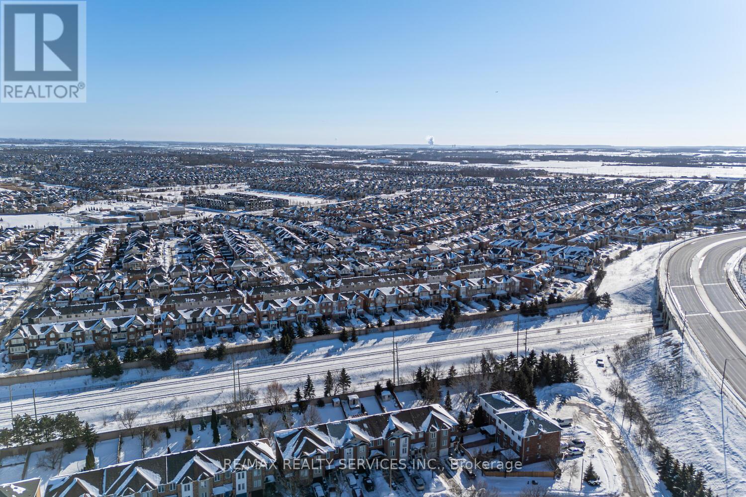 67 DECKER HOLLOW CIRCLE, Brampton (Credit Valley), Ontario, L6X0L5 — Photo 2