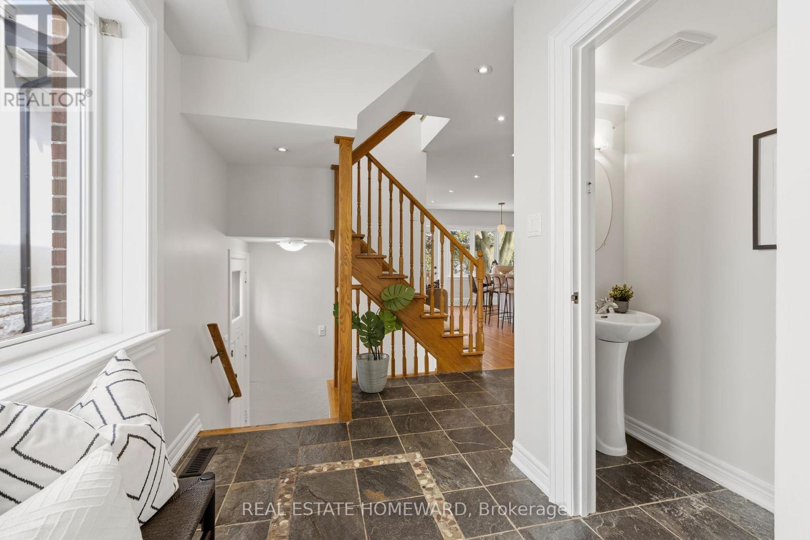 57 FALLINGBROOK ROAD, Toronto (Birchcliffe-Cliffside), Ontario, M1N2T5 — Photo 5