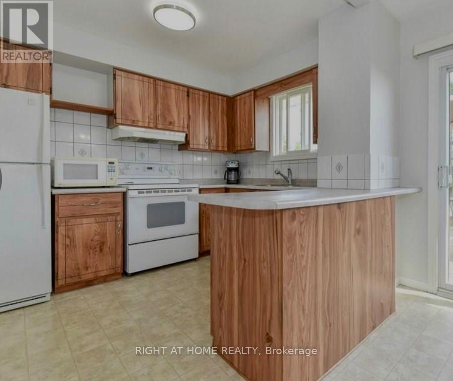 113 SOUTHWOOD DRIVE, Kitchener, Ontario, N2E2J1 — Photo 2