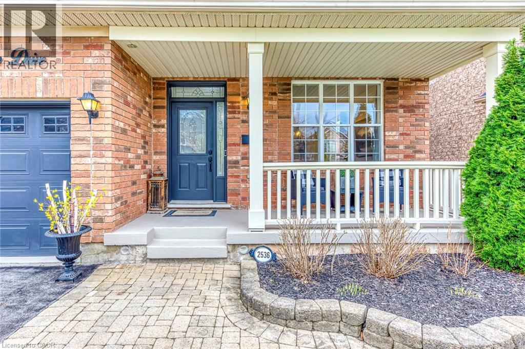 2536 BRACKEN Drive, Oakville, Ontario, L6M4R7 — Photo 3