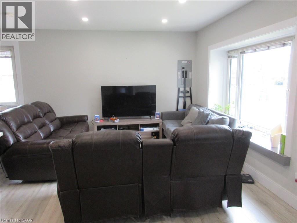 75 RICHWILL Road Unit# 1, Hamilton, Ontario, L9C1S4 — Photo 9