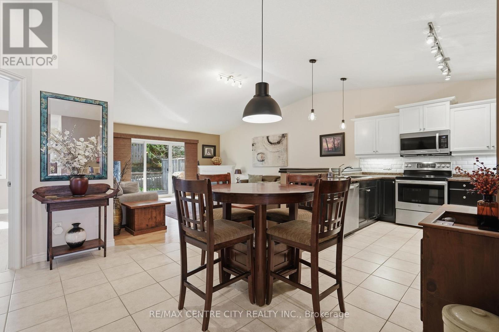 21 - 121 MEADOWCREEK DRIVE, Middlesex Centre (Ilderton), Ontario, N0M2A0 — Photo 6